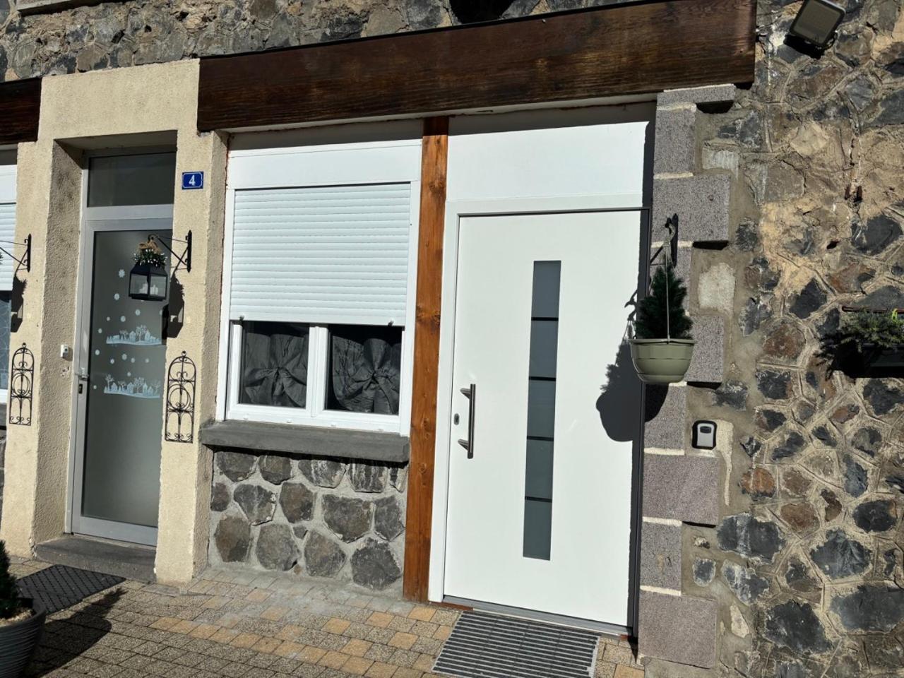 Hotel des voyageurs Chez Betty Neussargues en Pinatelle Exterior foto